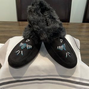 Black outbound ladies moccasins
